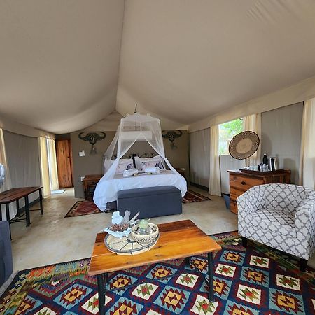 Umkumbe Bush Lodge - Luxury Tented Camp サビ・サンド動物保護区 エクステリア 写真