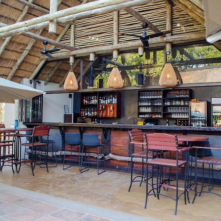 Umkumbe Bush Lodge - Luxury Tented Camp サビ・サンド動物保護区 エクステリア 写真