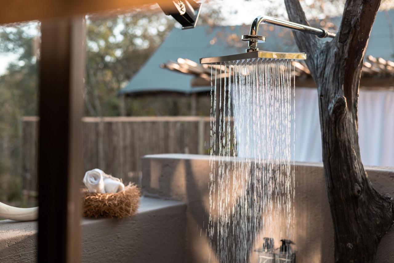 Umkumbe Bush Lodge - Luxury Tented Camp サビ・サンド動物保護区 エクステリア 写真