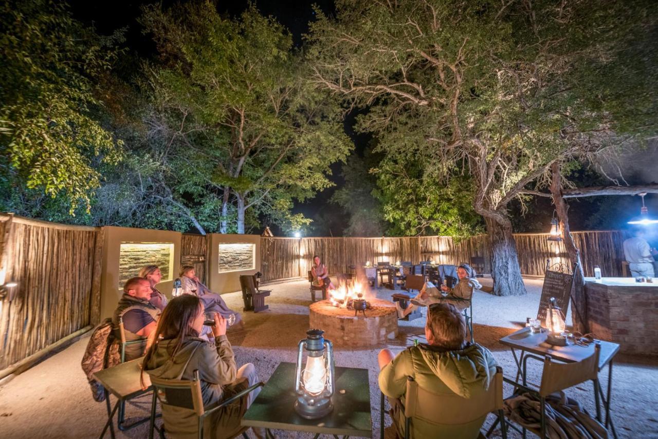 Umkumbe Bush Lodge - Luxury Tented Camp サビ・サンド動物保護区 エクステリア 写真