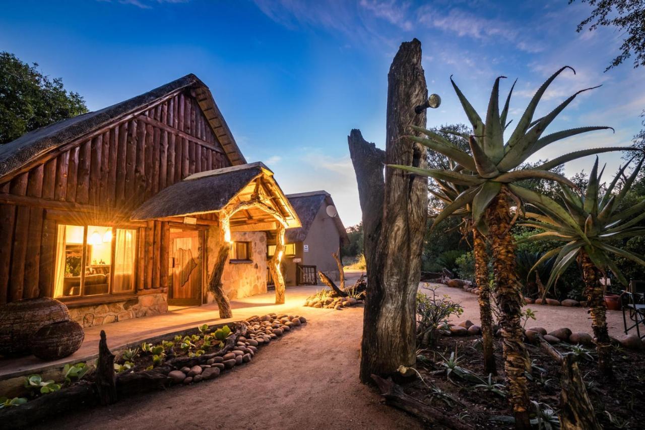 Umkumbe Bush Lodge - Luxury Tented Camp サビ・サンド動物保護区 エクステリア 写真