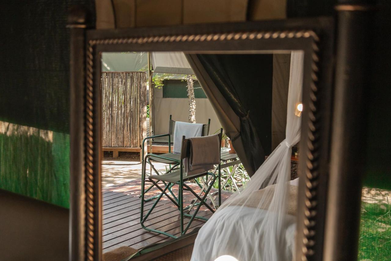 Umkumbe Bush Lodge - Luxury Tented Camp サビ・サンド動物保護区 エクステリア 写真