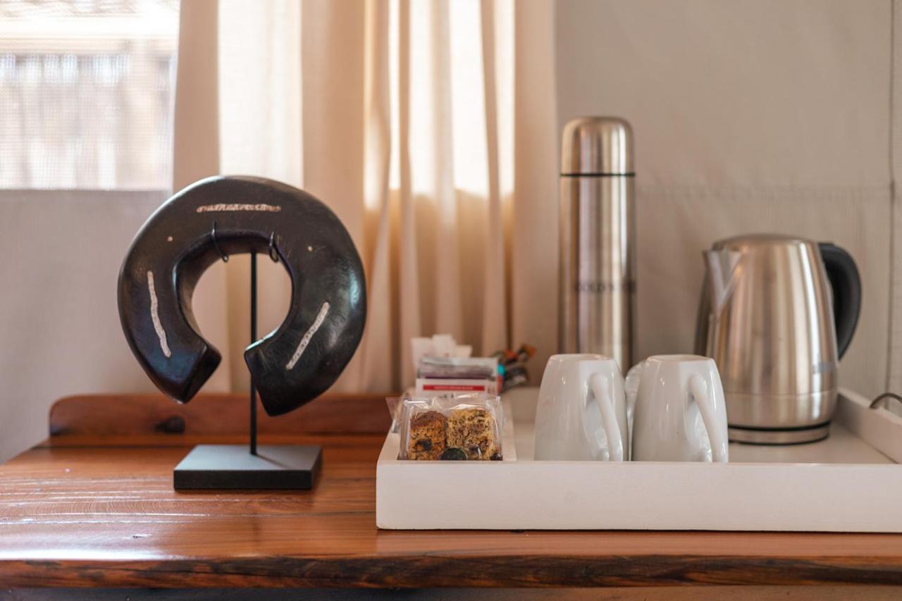 Umkumbe Bush Lodge - Luxury Tented Camp サビ・サンド動物保護区 エクステリア 写真