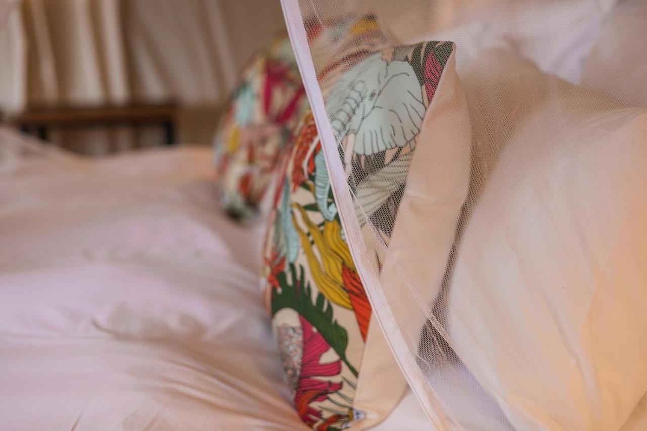 Umkumbe Bush Lodge - Luxury Tented Camp サビ・サンド動物保護区 エクステリア 写真
