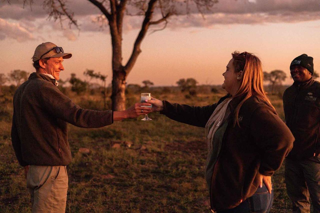 Umkumbe Bush Lodge - Luxury Tented Camp サビ・サンド動物保護区 エクステリア 写真