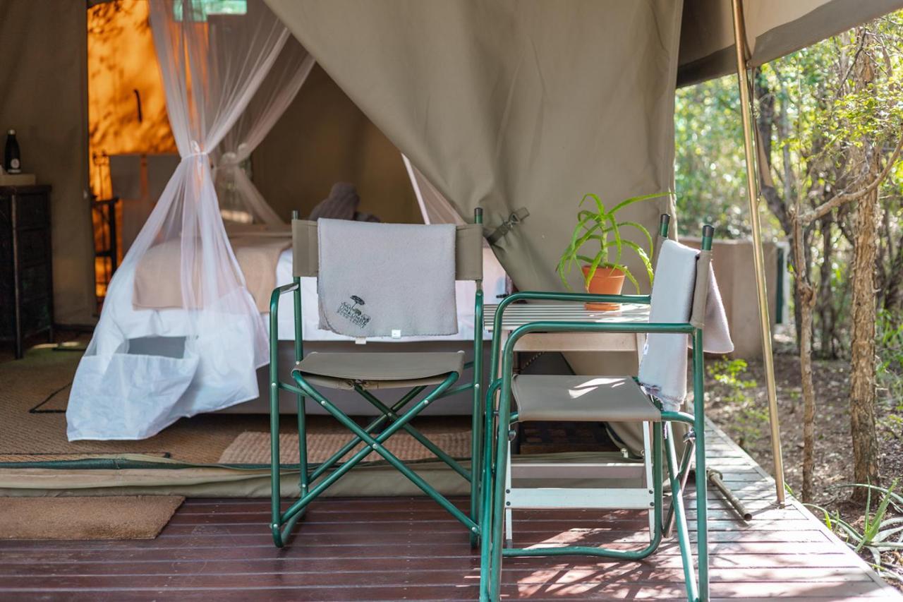 Umkumbe Bush Lodge - Luxury Tented Camp サビ・サンド動物保護区 エクステリア 写真