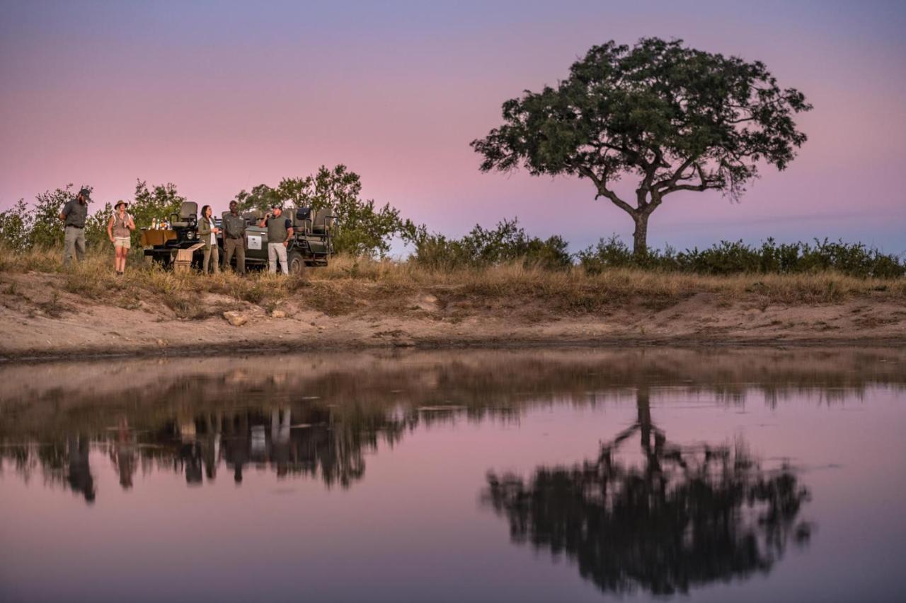 Umkumbe Bush Lodge - Luxury Tented Camp サビ・サンド動物保護区 エクステリア 写真
