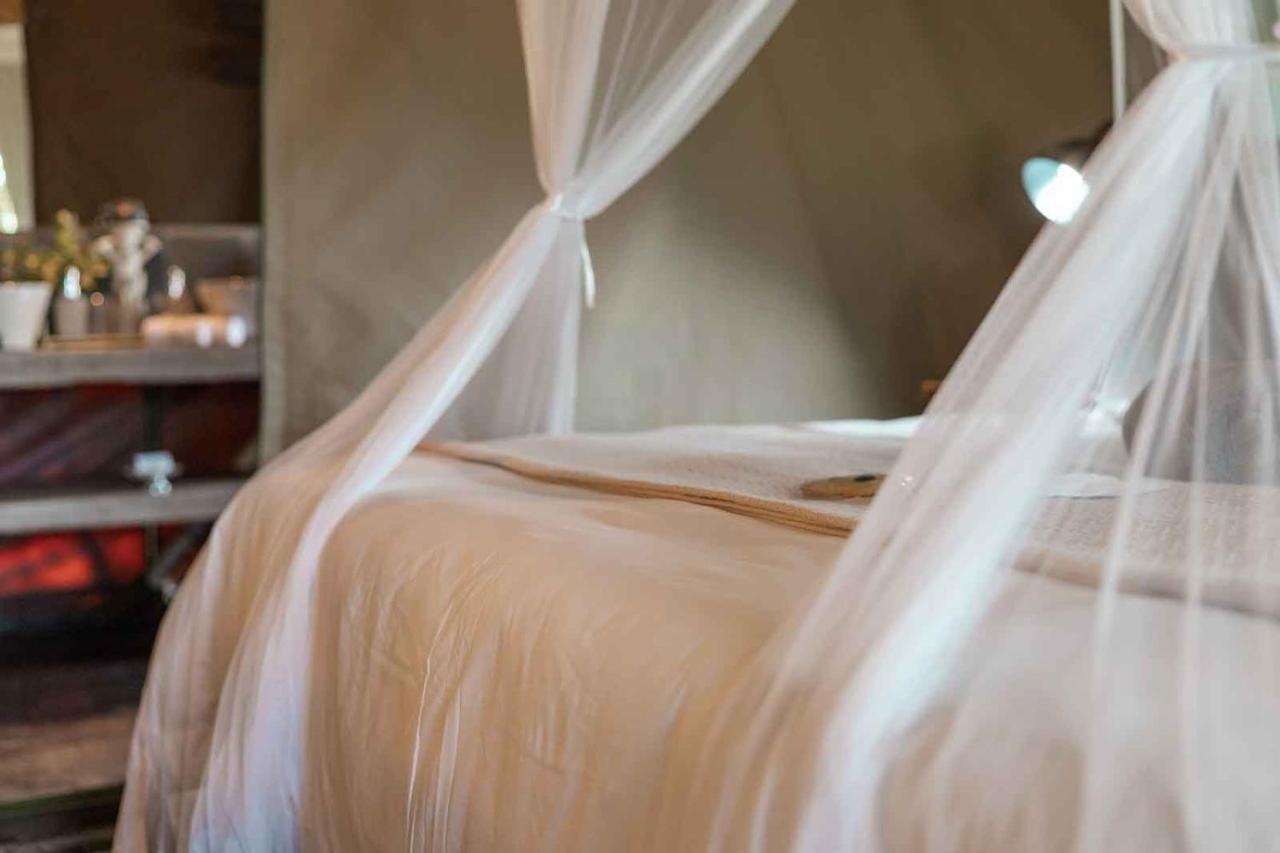 Umkumbe Bush Lodge - Luxury Tented Camp サビ・サンド動物保護区 エクステリア 写真
