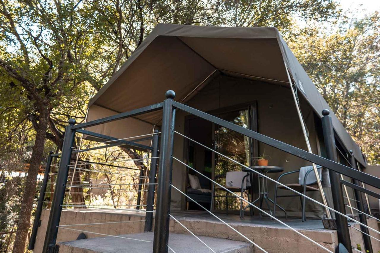 Umkumbe Bush Lodge - Luxury Tented Camp サビ・サンド動物保護区 エクステリア 写真