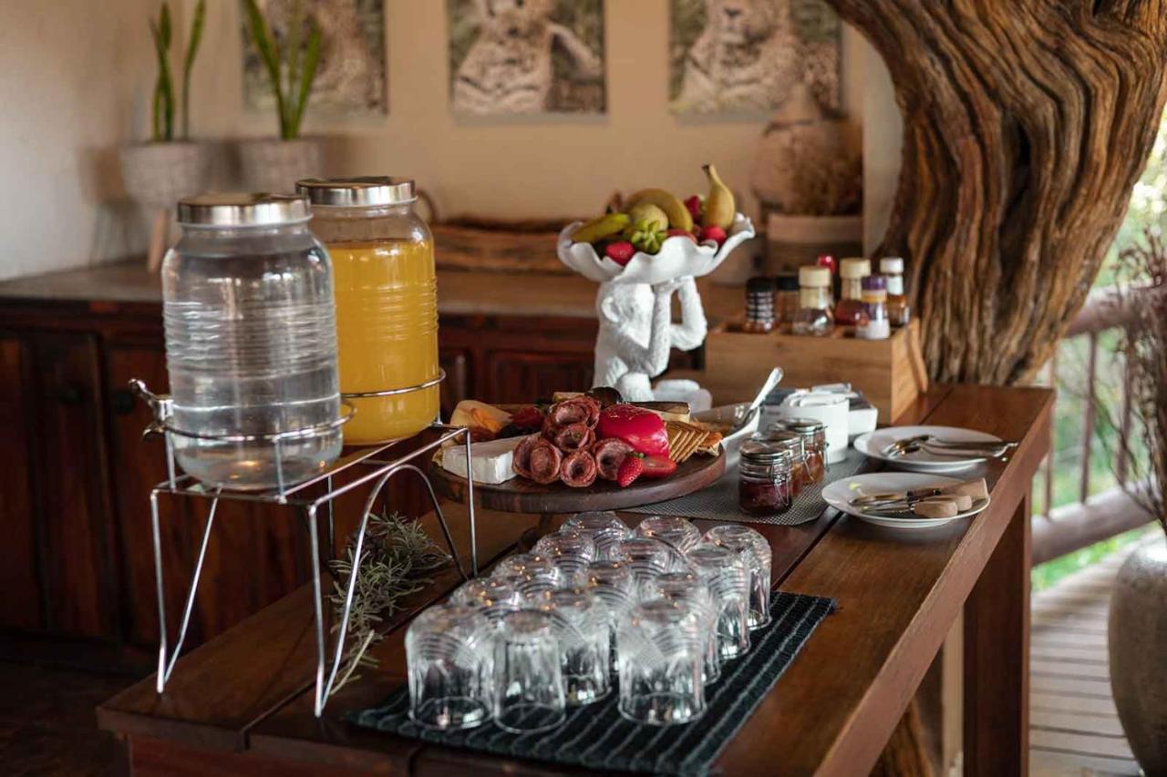 Umkumbe Bush Lodge - Luxury Tented Camp サビ・サンド動物保護区 エクステリア 写真