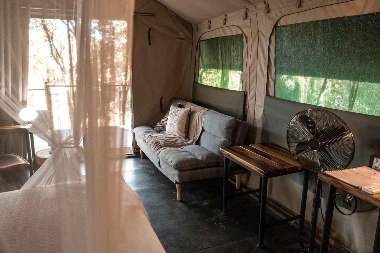 Umkumbe Bush Lodge - Luxury Tented Camp サビ・サンド動物保護区 エクステリア 写真