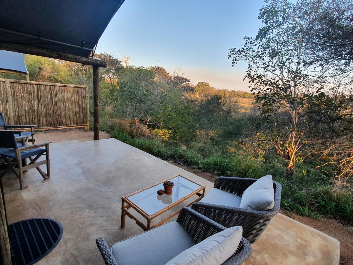 Umkumbe Bush Lodge - Luxury Tented Camp サビ・サンド動物保護区 エクステリア 写真