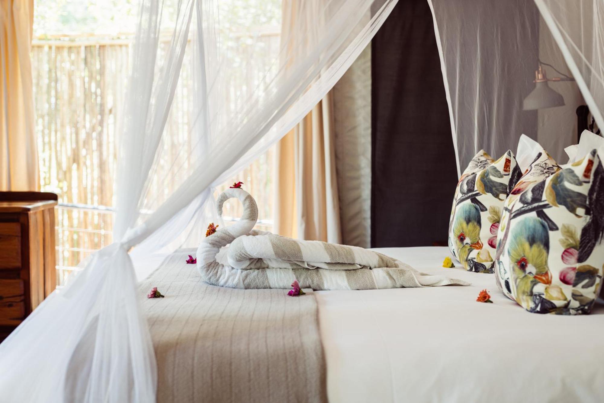 Umkumbe Bush Lodge - Luxury Tented Camp サビ・サンド動物保護区 エクステリア 写真