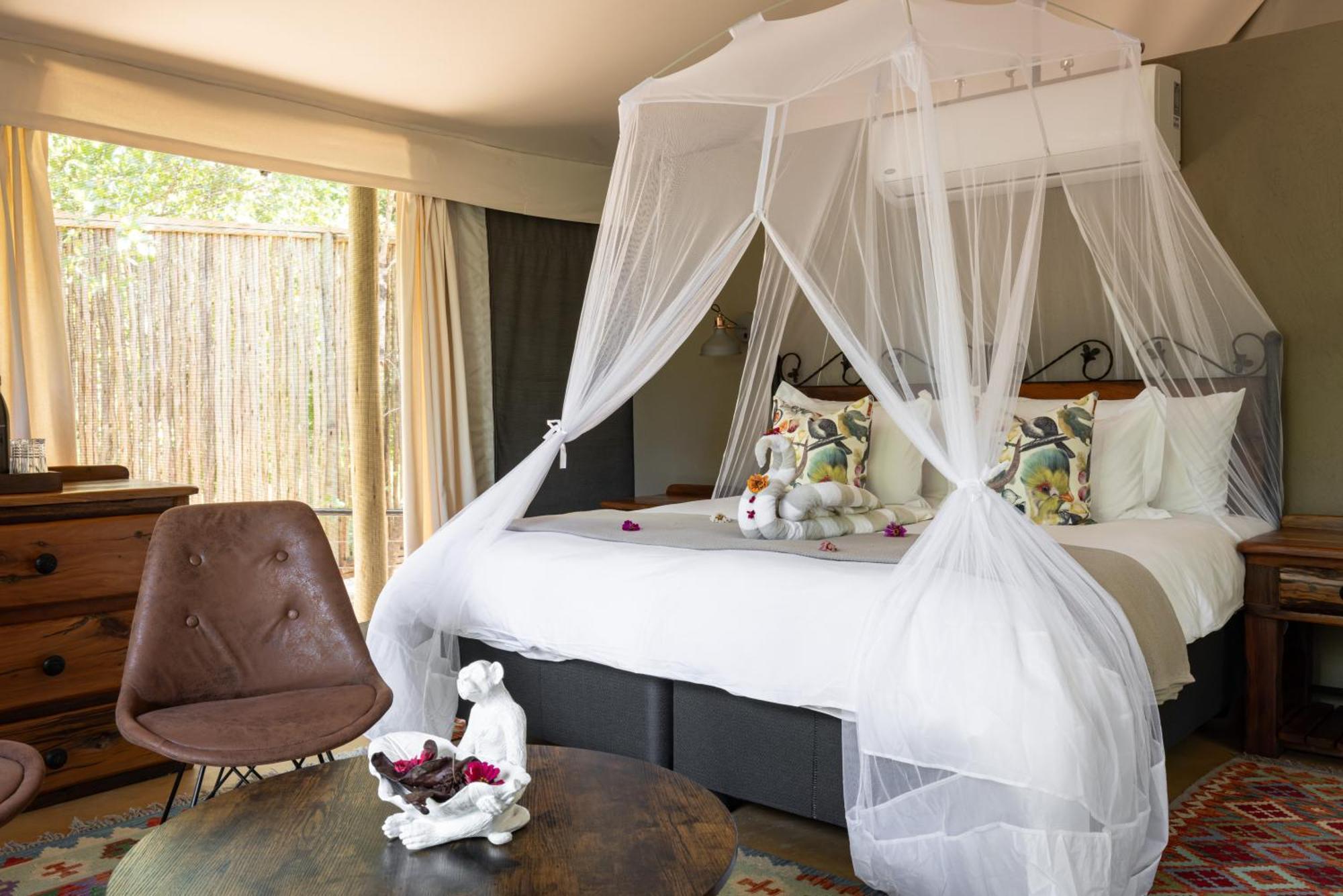 Umkumbe Bush Lodge - Luxury Tented Camp サビ・サンド動物保護区 エクステリア 写真