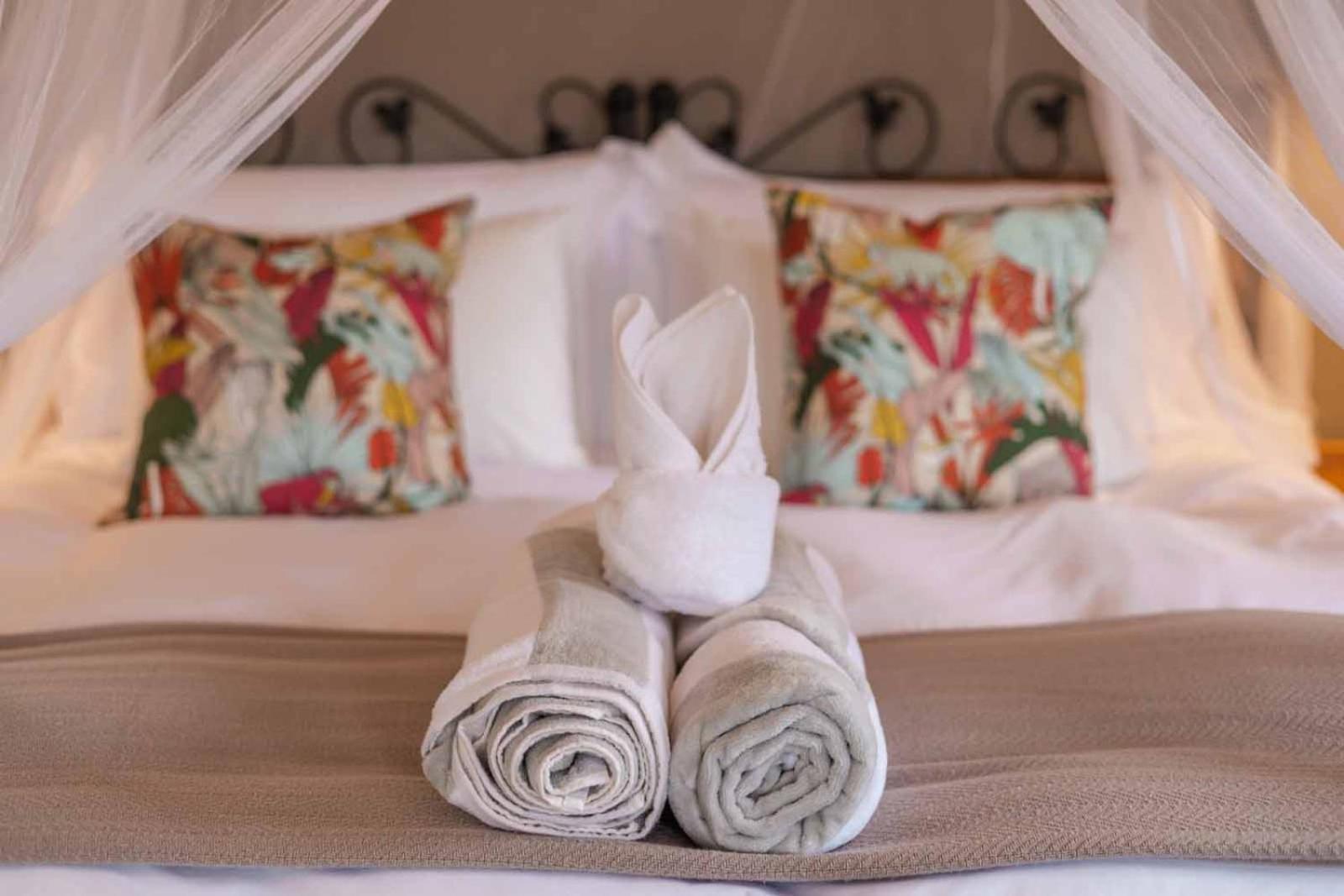 Umkumbe Bush Lodge - Luxury Tented Camp サビ・サンド動物保護区 エクステリア 写真