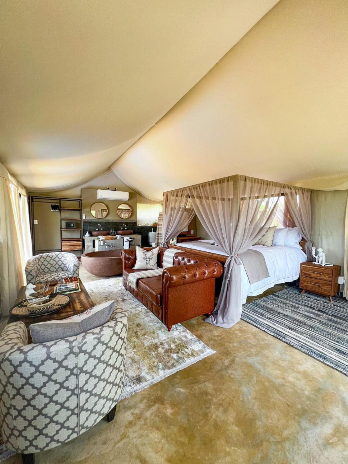 Umkumbe Bush Lodge - Luxury Tented Camp サビ・サンド動物保護区 エクステリア 写真